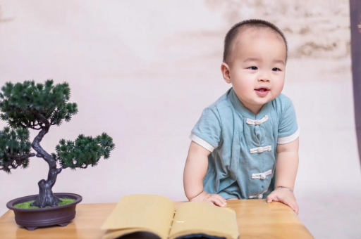 钦州宝宝爱吐奶是什么原因